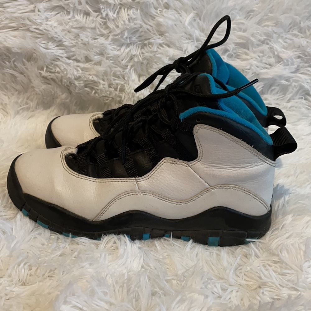 Shoes - Picture 4 of 6